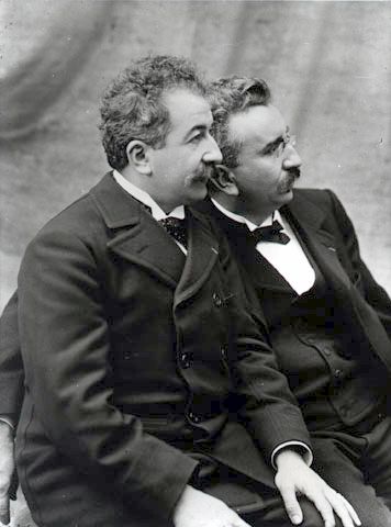 Abb. 1: Auguste und Louis Lumière. Quelle: institut-lumiere.org (gemeinfrei)